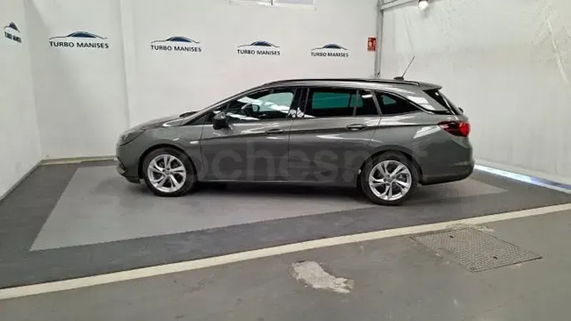 Usado Opel Astra Ultimate 145 CV (106 kW) 2020 Gris / plata Familiar