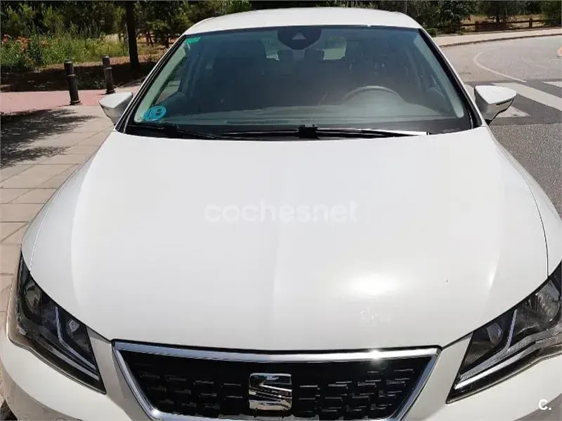 Usado Seat Leon Style 130 CV (95 kW) 2020 Blanco Berlina