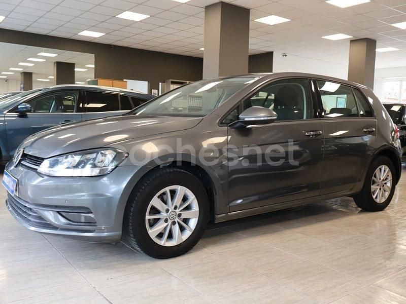Usado VW Golf VII Advance 115 CV (84 kW) 2019 Gris / plata Berlina