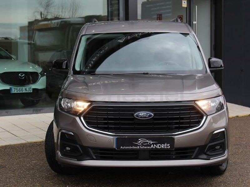 Usado Ford Grand Tourneo Connect Titanium 114 CV (83 kW) 2024 Gris / plata Monovolumen