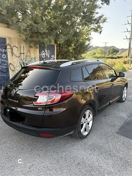 Usado Renault Mégane GrandTour Dynamique 130 CV (95 kW) 2012 Marrón Familiar