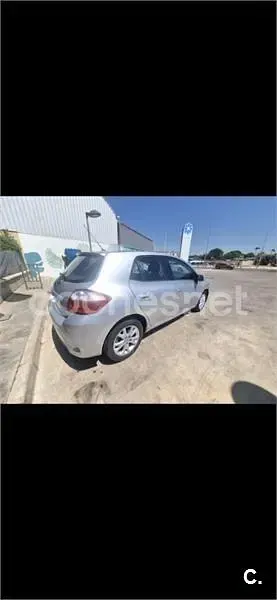 Usado Toyota Auris Edition 132 CV (97 kW) 2011 Gris / plata Utilitario