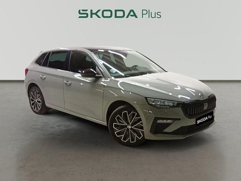 Gris Usado 2025 Skoda Scala Utilitario | 22.590 € (Un poco caro) - Imagen 1/4