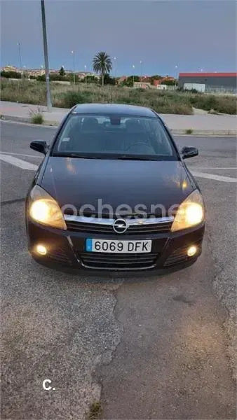 Usado Opel Astra Cosmo 100 CV (73 kW) 2005 Negro Berlina