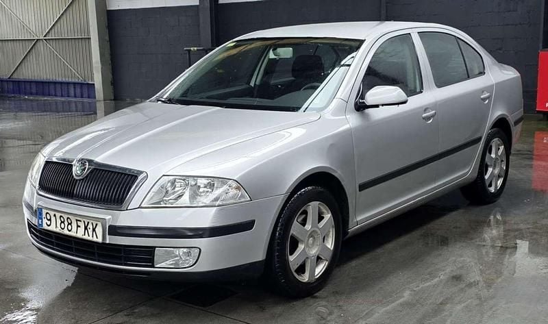 Usado Skoda Octavia Active 105 CV (77 kW) 2007 Gris Utilitario