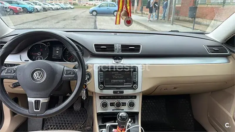 Begagnad VW Passat Highline 140 HK (102 kW) 2013 Svart Sedan
