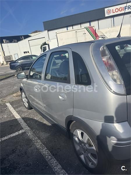 Usado Opel Corsa Enjoy 70 CV (51 kW) 2005 Gris / plata Utilitario
