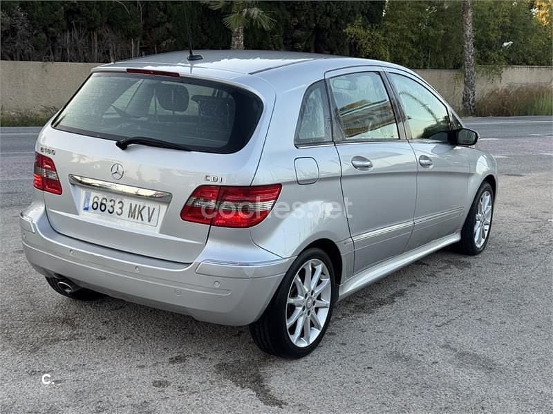 Usado Mercedes B180 109 CV (80 kW) 2007 Gris / plata Monovolumen