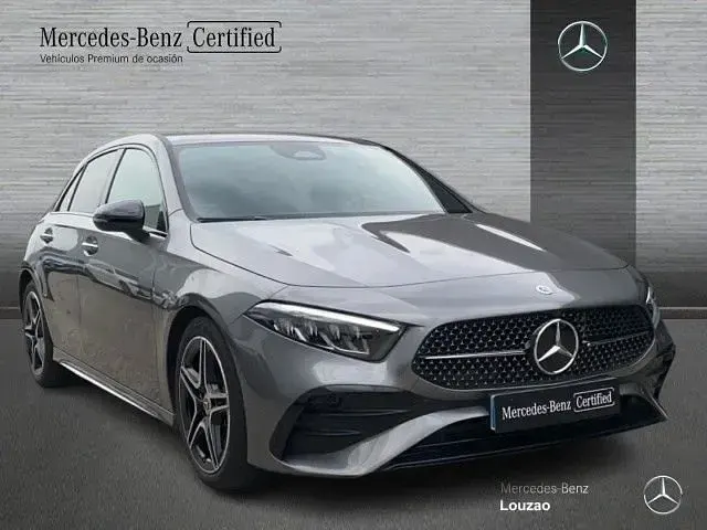 Usado Mercedes A200 150 CV (110 kW) 2025 Gris montaña Berlina