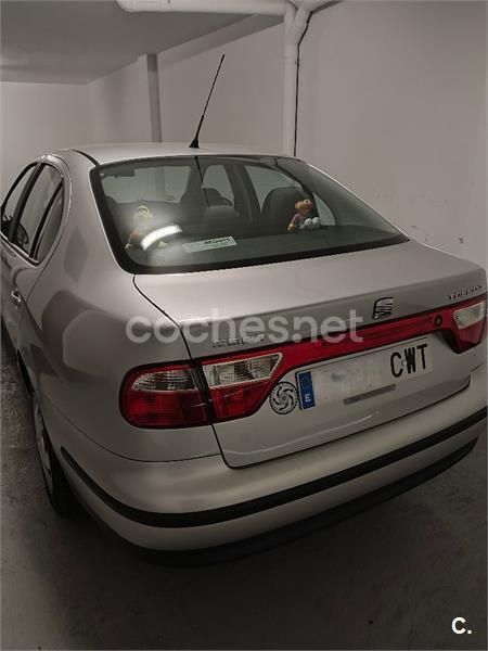 Usado Seat Toledo Sport 102 CV (75 kW) 2004 Gris / plata Berlina