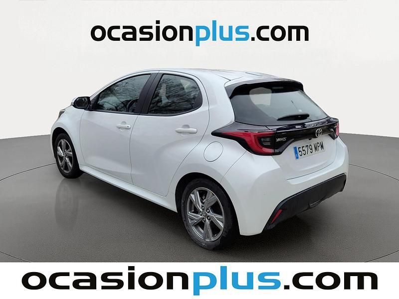 Usado Toyota Yaris Hybrid Active 116 CV (85 kW) 2024 Blanco Berlina