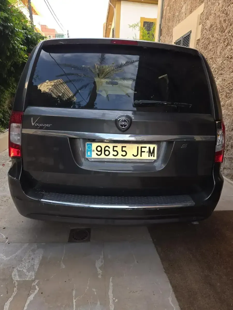 Usado Lancia Voyager S 177 CV (130 kW) 2015 Gris Monovolumen