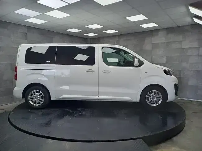 Usado Peugeot Traveller Business-Line 120 CV (88 kW) 2020 Blanco Monovolumen