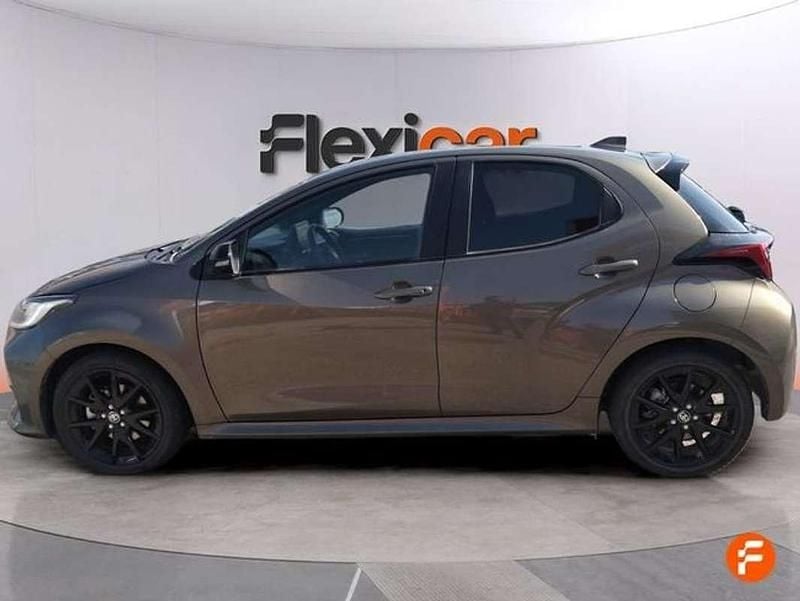 Usado Toyota Yaris Hybrid Plus 116 CV (85 kW) 2022 Verde Utilitario