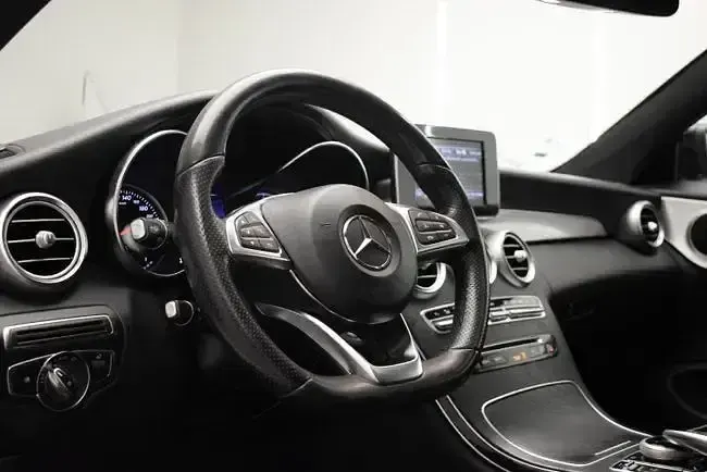 Usado Mercedes C220 AMG line 170 CV (125 kW) 2017 Blanco Coupe