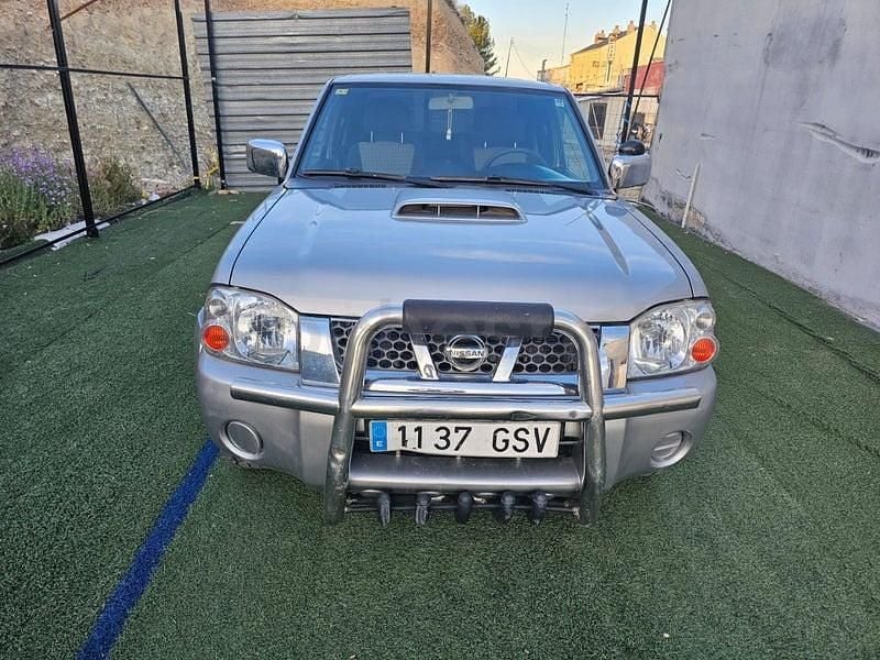 Usado Nissan Navara SE 190 CV (139 kW) 2010 Gris / plata Recogida