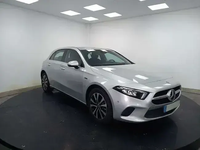 Usado Mercedes A250 220 CV (161 kW) 2021 Gris Berlina