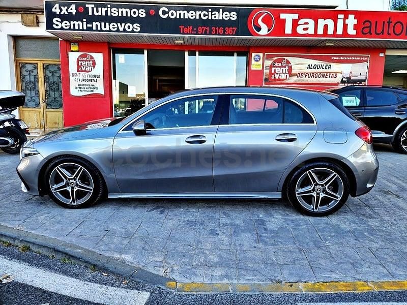 Usado Mercedes A180 Advanced 116 CV (85 kW) 2023 Gris / plata Berlina