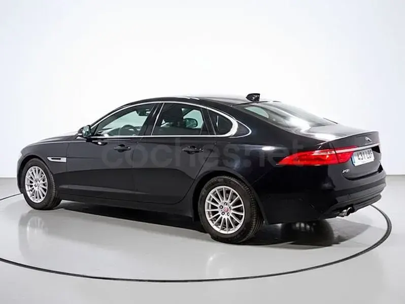 Usado Jaguar XF Prestige 163 CV (119 kW) 2016 Negro Berlina