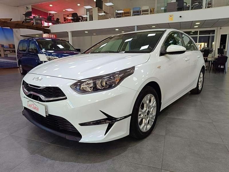 Blanco Usado 2022 Kia Ceed Utilitario | 12.900 € (Buen precio) - Imagen 1/4