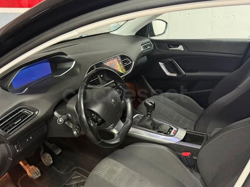 Begagnad Peugeot 308 SW Allure 130 HK (95 kW) 2021 Svart Kombi