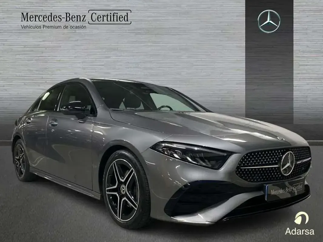 Usado Mercedes A200 AMG line 163 CV (119 kW) 2025 Berlina