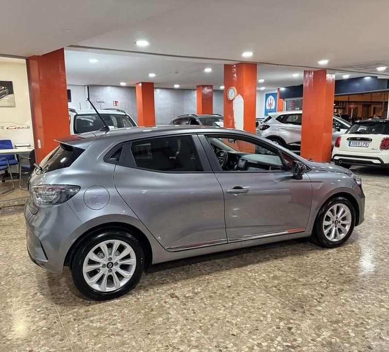 Usado Renault Clio Evolution 91 CV (66 kW) 2025 Gris Utilitario