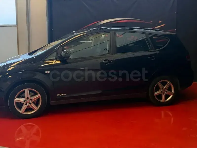 Usado Seat Altea XL Style 105 CV (77 kW) 2011 Negro Monovolumen