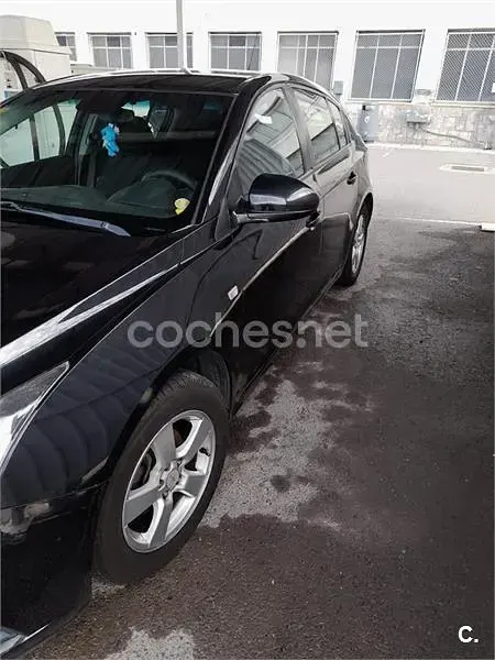 Usado Chevrolet Cruze LT 124 CV (91 kW) 2011 Negro Berlina