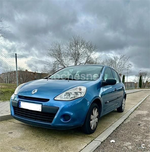 Usado Renault Clio II 75 CV (55 kW) 2010 Azul Berlina
