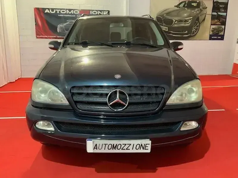 Usado Mercedes ML270 163 CV (119 kW) 2002 Negro SUV