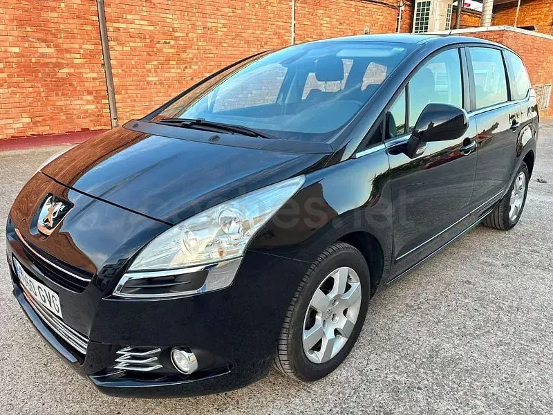 Usado Peugeot 5008 110 CV (80 kW) 2010 Negro Monovolumen