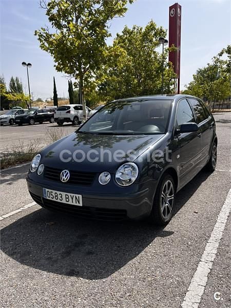 Gris / plata Usado 2004 VW Polo Trendline Berlina | 2700 € (Precio justo) - Imagen 1/4