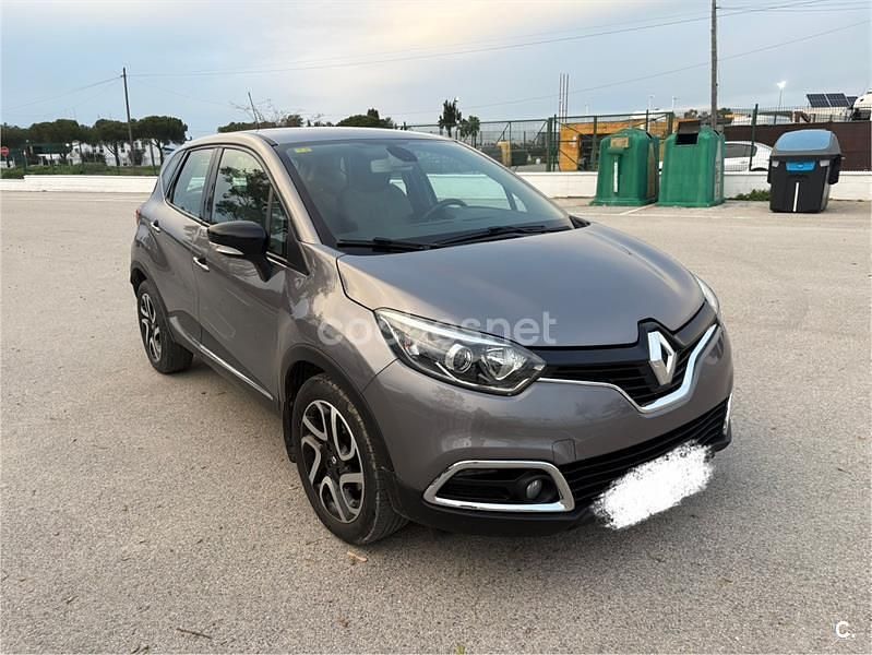 Usado Renault Captur Zen 90 CV (66 kW) 2016 Gris / plata SUV