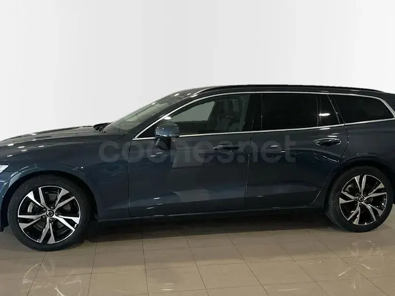 Usado Volvo V60 Core 197 CV (144 kW) 2025 Azul Familiar