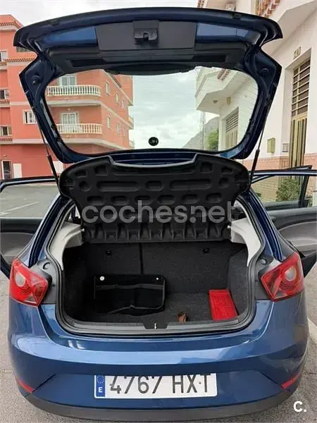 Usado Seat Ibiza I-Tech 85 CV (62 kW) 2014 Azul Berlina