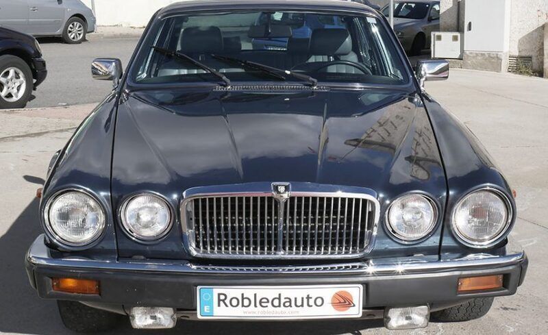 Usado Jaguar XJ12 Sovereign 295 CV (216 kW) 1985 Azul Berlina