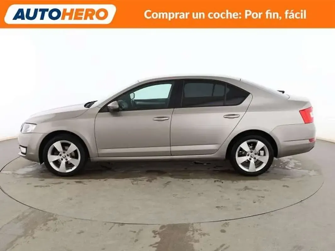 Usado Skoda Octavia Ambition 110 CV (80 kW) 2016 Amarillo Familiar