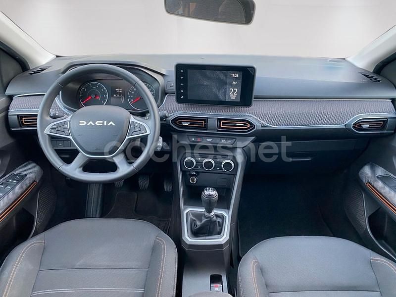 Usado Dacia Sandero Expression 101 CV (74 kW) 2022 Naranja Berlina