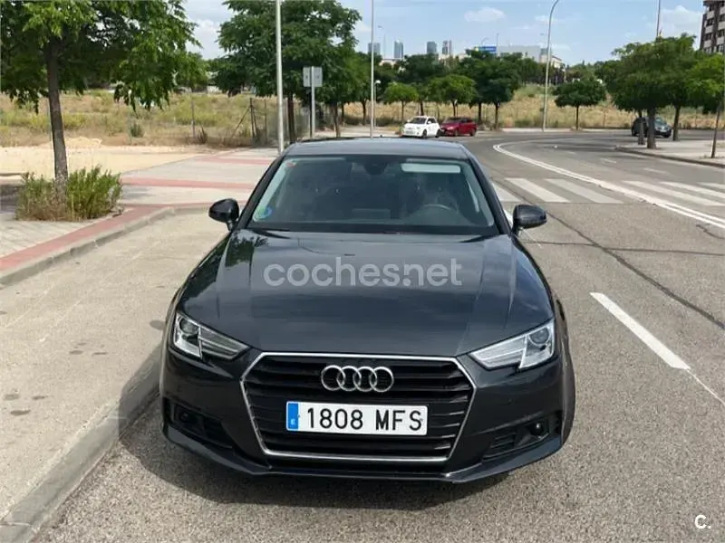 Usado Audi A4 S-Line 190 CV (139 kW) 2018 Gris / plata Berlina