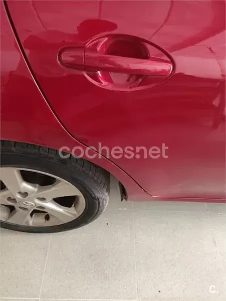 Usado Toyota Auris Active 90 CV (66 kW) 2010 Rojo Utilitario