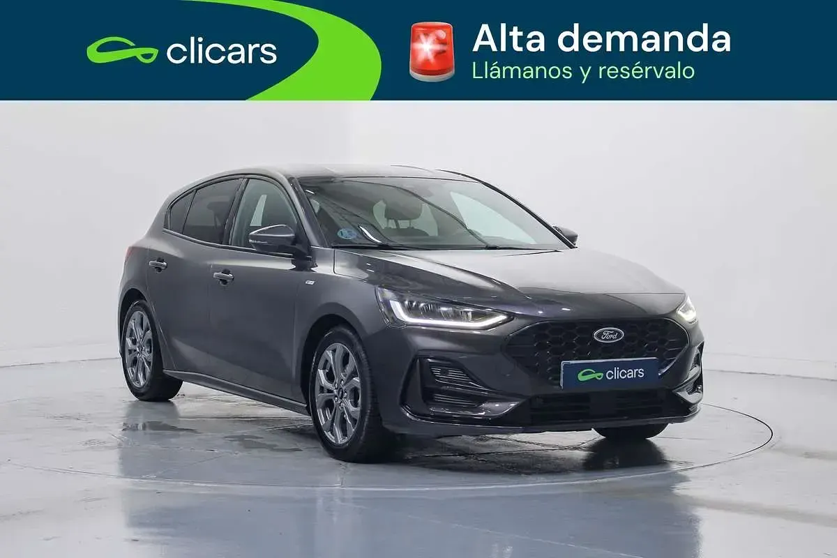 Usado Ford Focus ST-Line 155 CV (114 kW) 2023 Gris Utilitario