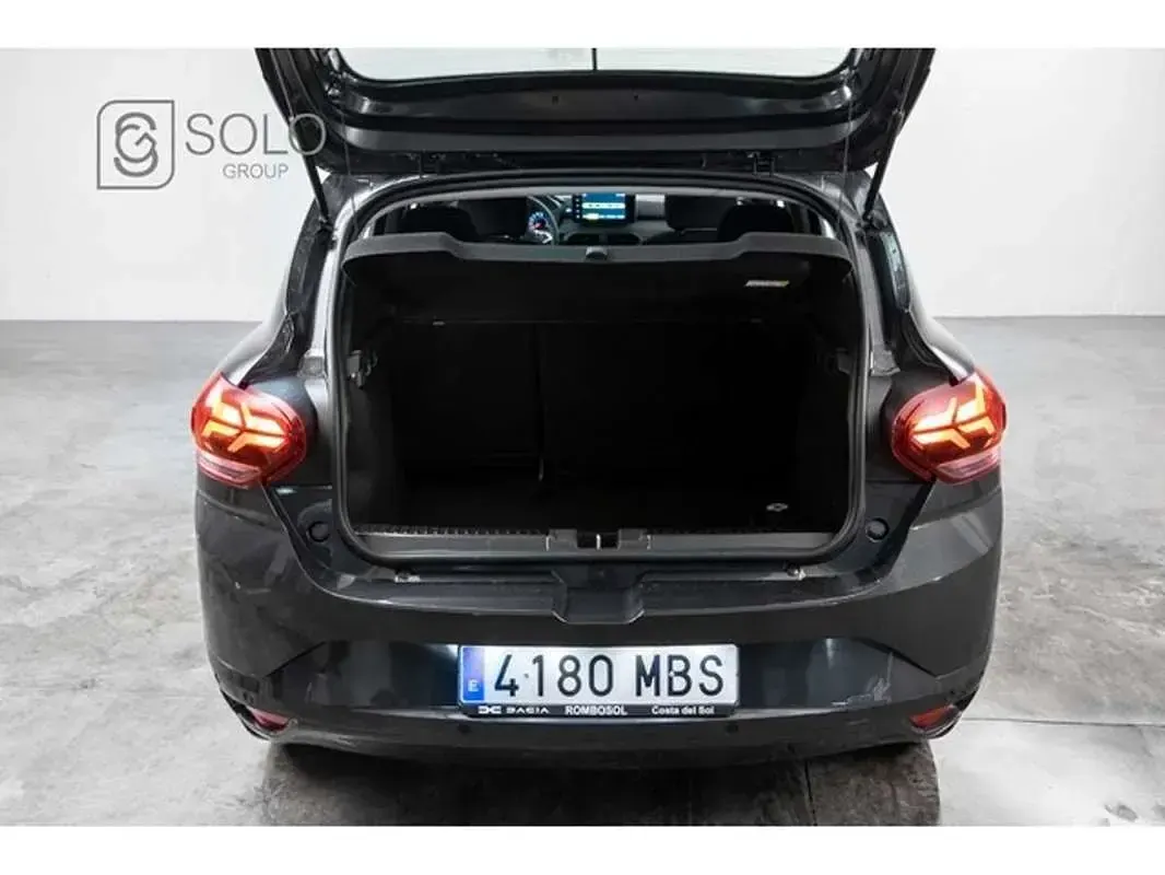 Usado Dacia Sandero Comfort 91 CV (66 kW) 2022 Negro Utilitario