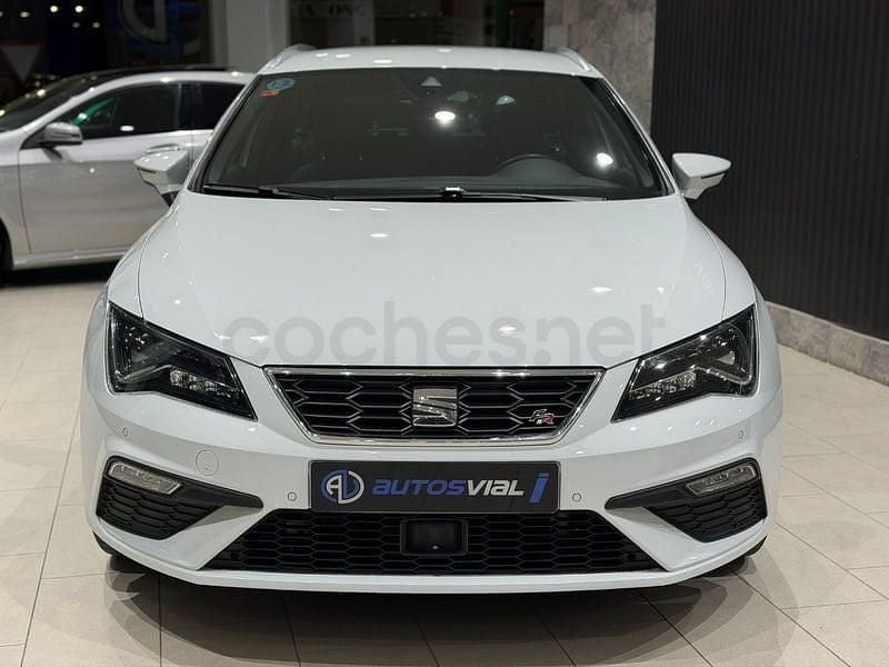 Usado Seat Leon FR 150 CV (110 kW) 2020 Blanco Familiar