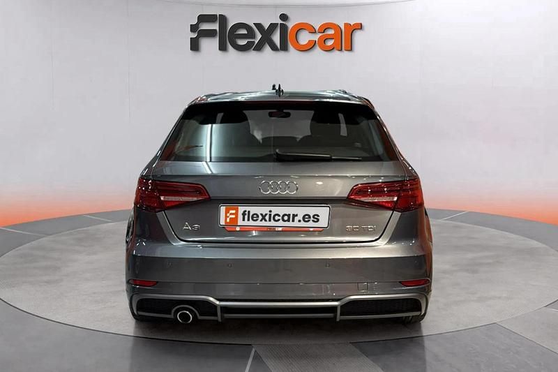 Usado Audi A3 S-Line 116 CV (85 kW) 2019 Gris Berlina
