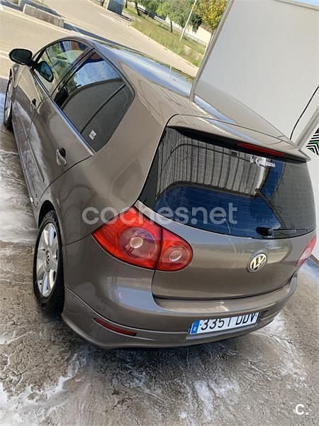 Usado VW Golf IV Highline 105 CV (77 kW) 2004 Gris / plata Berlina
