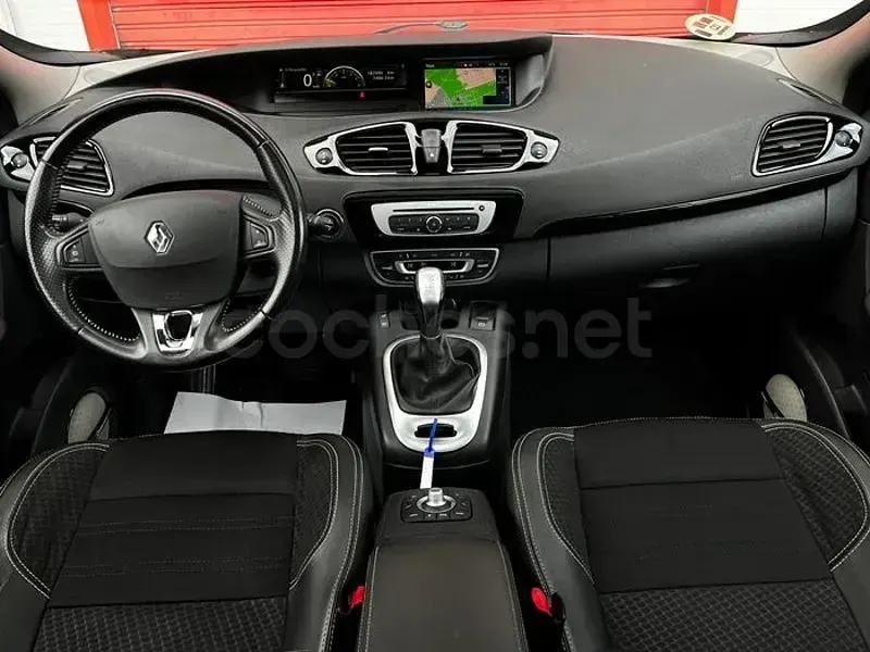 Usado Renault Grand Scénic III Bose Edition 110 CV (80 kW) 2015 Rojo Monovolumen