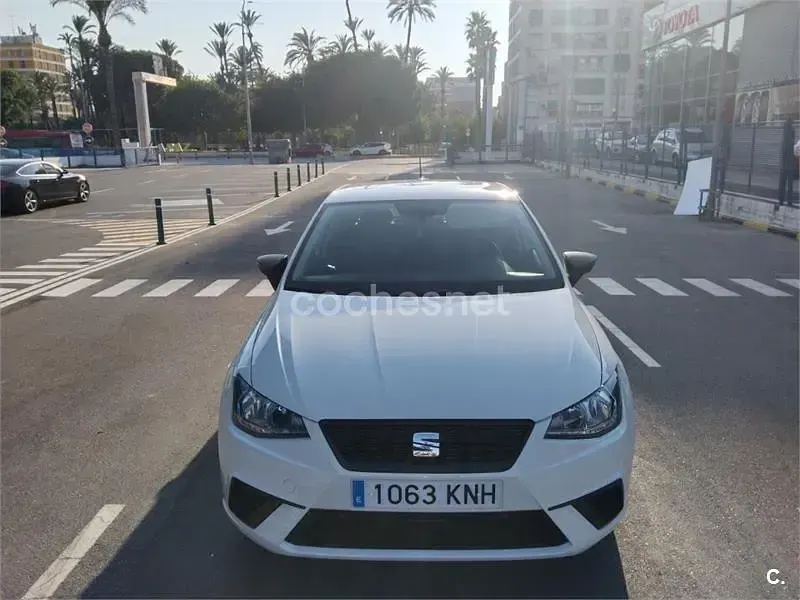 Usado Seat Ibiza Reference 75 CV (55 kW) 2018 Blanco Utilitario