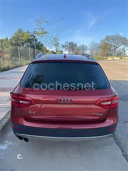 Usado Audi A4 Allroad 143 CV (105 kW) 2012 Granate Familiar