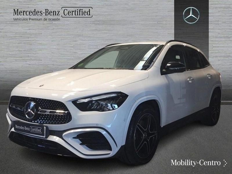 Usado Mercedes GLA200 AMG line 150 CV (110 kW) 2024 Digital white  metallic paint SUV